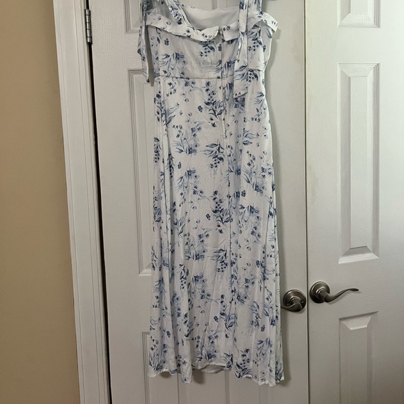 Brand new and never worn. Doesn’t not fit. Beautiful dress. - Picture 5 of 7